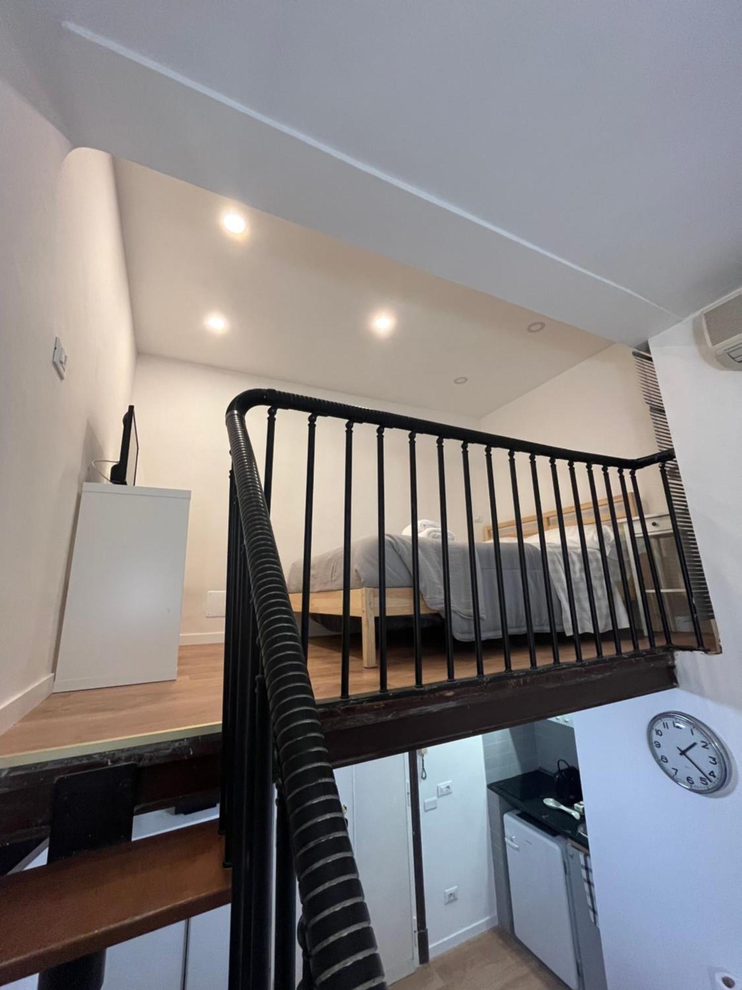 Studio Flat Ultimo Piano In Centro Рим Экстерьер фото